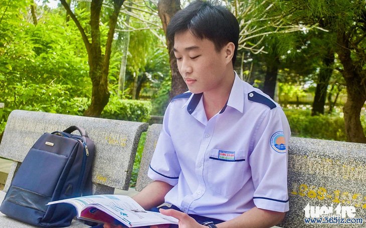 Đạt giải nhất học sinh giỏi quốc gia nhờ 'học nhanh， đúng， trúng， không nhồi nhét' - Ảnh 1.