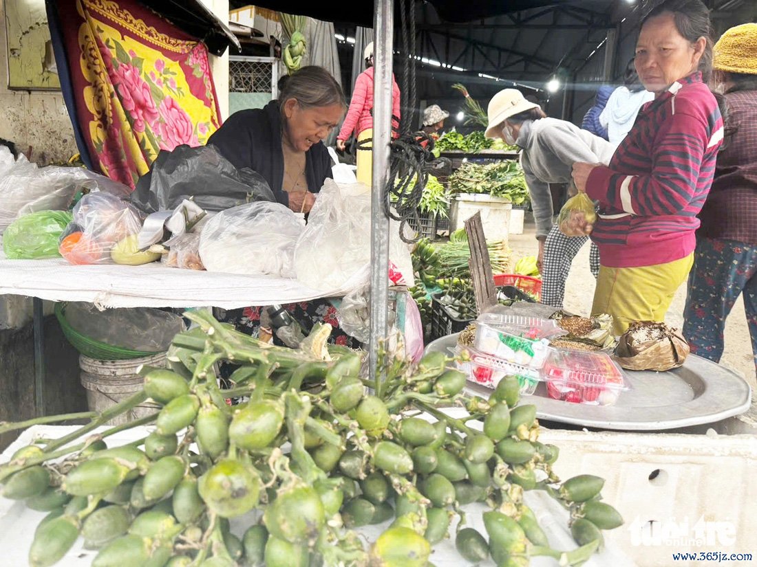 Họp chợ đông vui buổi chiều， thương nhớ chợ quê ngày cận Tết - Ảnh 7.