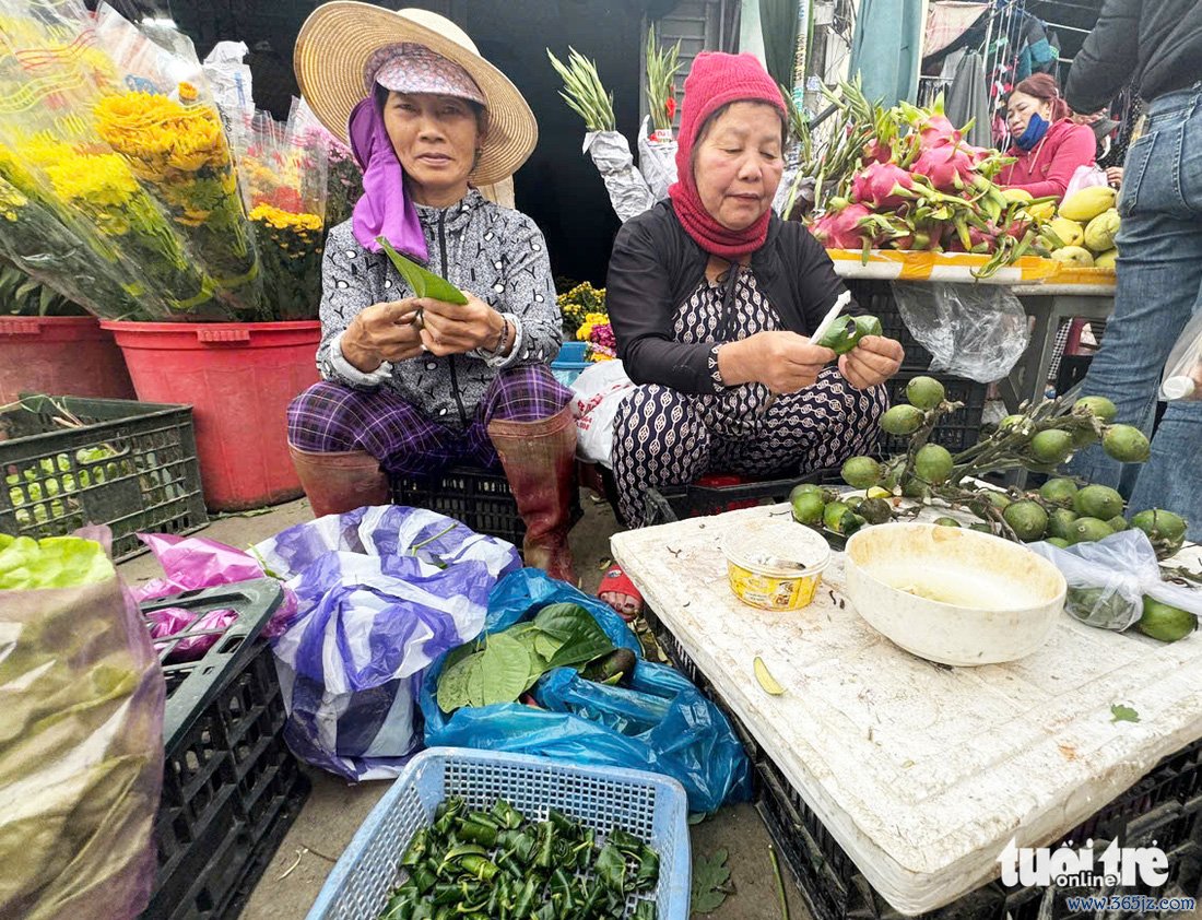 Họp chợ đông vui buổi chiều， thương nhớ chợ quê ngày cận Tết - Ảnh 3.