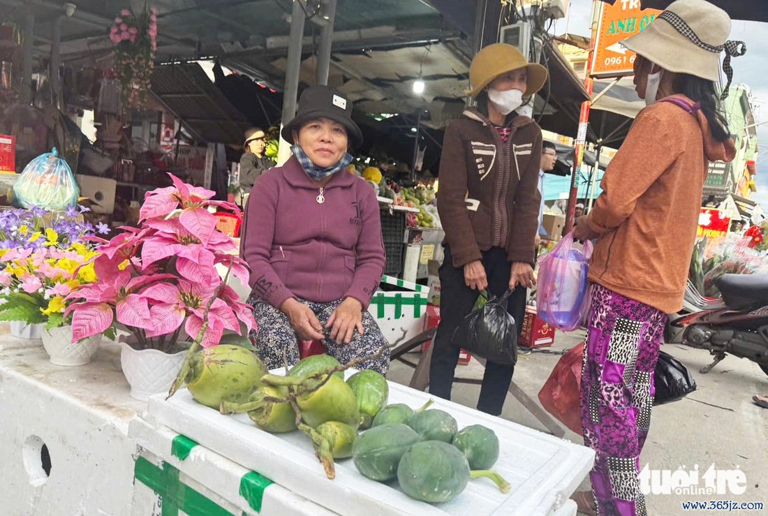 Họp chợ đông vui buổi chiều， thương nhớ chợ quê ngày cận Tết - Ảnh 10.